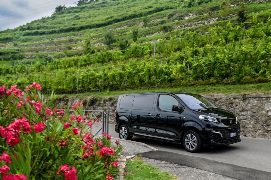  Peugeot Traveller 2016 года  (фото 21 из 39)